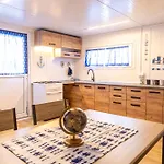 Marsky Vlk - Zazitkovy Houseboat A Wellness Båthotell *