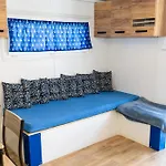 Marsky Vlk - Zazitkovy Houseboat A Wellness