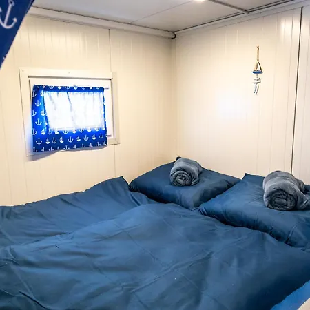 Marsky Vlk - Zazitkovy Houseboat