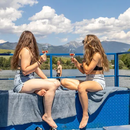 Marsky Vlk - Zazitkovy Houseboat Botel