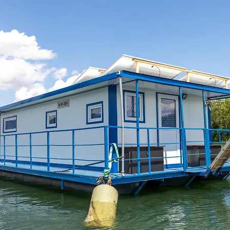 Marsky Vlk - Zazitkovy Houseboat A Wellness * Liptovský Mikuláš