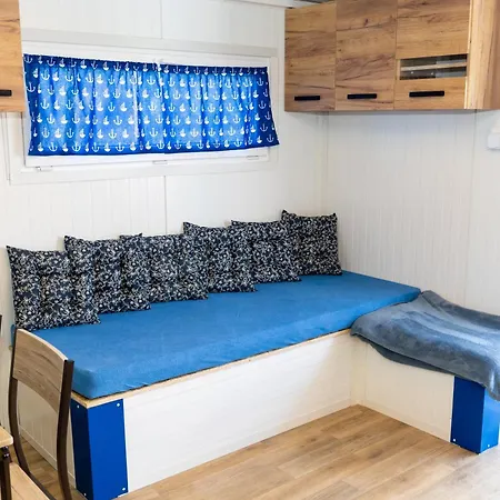 Marsky Vlk - Zazitkovy Houseboat A Wellness