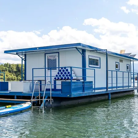 Marsky Vlk - Zazitkovy Houseboat Botel