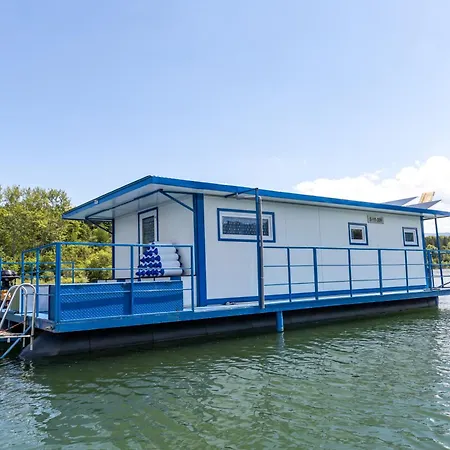 船上ホテル Marsky Vlk - Zazitkovy Houseboat A Wellness *