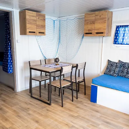 船上ホテル Marsky Vlk - Zazitkovy Houseboat A Wellness *